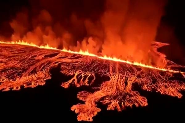 රේක්යානස් අර්ධද්වීපයේ ගිනි කන්දක් සක්‍රීය වෙයි!