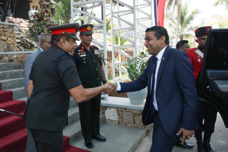 ආරක්ෂක රාජ්‍ය අමාත්‍යවරයා මත්තේගොඩ යුද හමුදා ඉංජිනේරු බලකායේ විශේෂ සංචාරයක!