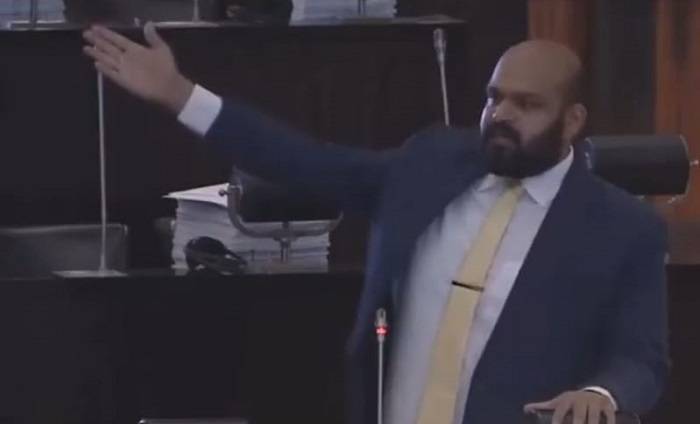 (VIDEO):රෝහිත – රාසමානික්කම් මුහුණට මුහුණ ගැටෙයි.රෝහිත හාන්සියි.රාසමානික්කම්ගෙන් අමුවෙන්ම අහගනි