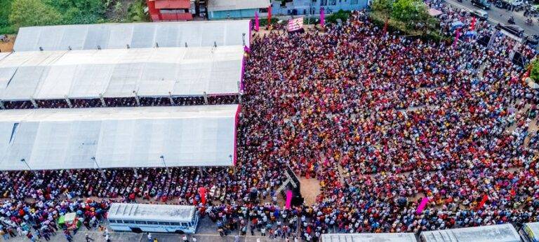 (VIDEO):”සැබෑව” වේදිකාවේ රනිල් ගැස්සුනෙත් මේක දැකලද?