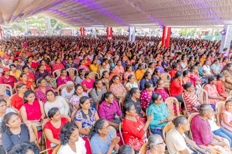 (VIDEO): රනිල්ට,සජිත්ට,මහින්දට කිට්ටුවෙන්නවත් බැරි පුත්තලමේ NPP කාන්තා හයිය මෙන්න!