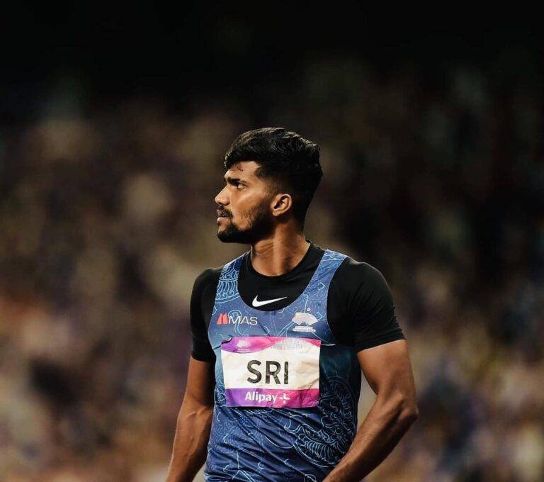 අරුණ බැරියරය බිඳියි