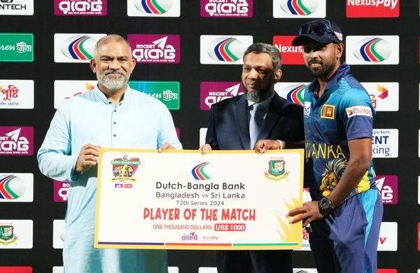 එංගලන්තය,ඇෆ්ගනිස්තානය සහ අයර්ලන්තය පරදා නවසීලන්තය සමග සමඟ විස්සයි විස්ස සම කරගත් බංගලදේශය ලංකාවට පරාදයි.