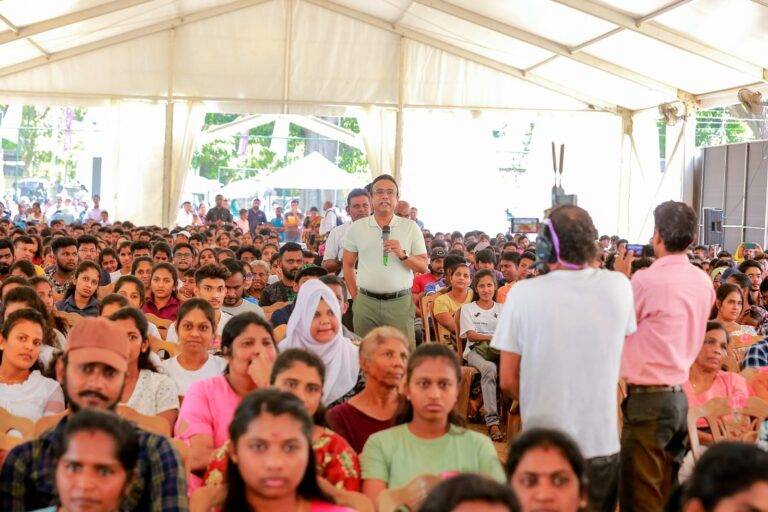 2048 රටේ ප්‍රශ්න විසඳලා, රට ණය නැති රටක් කරන්න ඕන ටික අපි කළා – මනූෂ මාතලේදී කියයි.