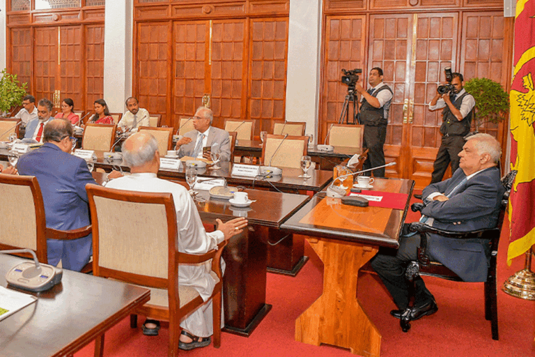 IMF ගැන ජනපතිගේ සාකච්ඡාවට විපක්ෂයෙන් සුමන්දිරන් පමණයි. දත්ත වාර්තා පාර්ලිමේන්තුවට දෙන බව ජනපති කියයි