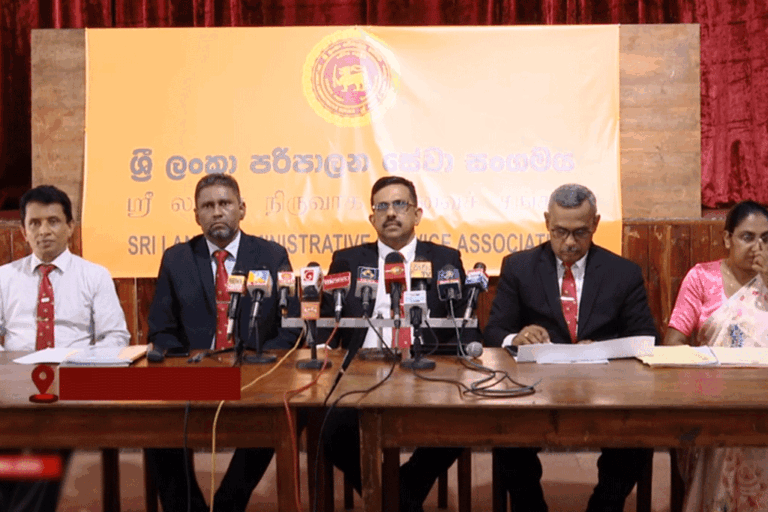අවම රුපියල් ලක්ෂයකින් පඩි වැඩි නොකළොත් වැඩවර්ජනය කරනවා – පරිපාලන නිලධාරීන් අනතුරු හඟවයි