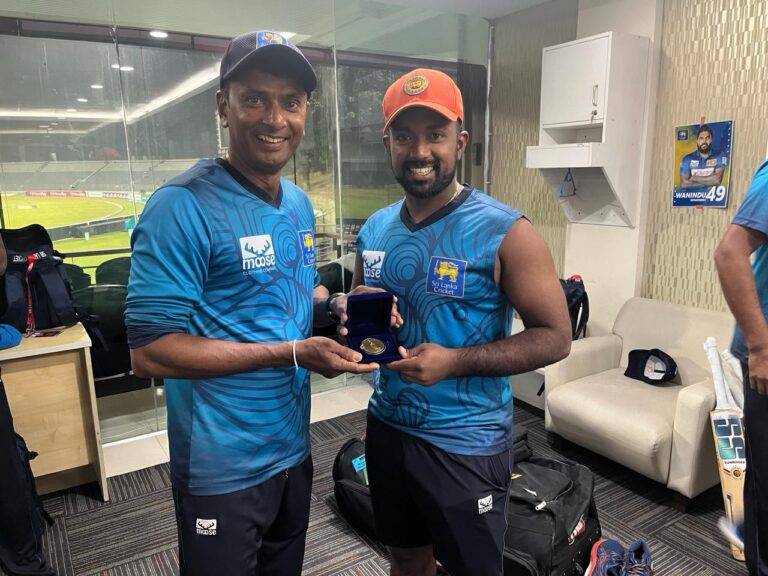 දක්ෂයන් ඇගයීම ඇඳුම් මාරු කරන තැනටත්
