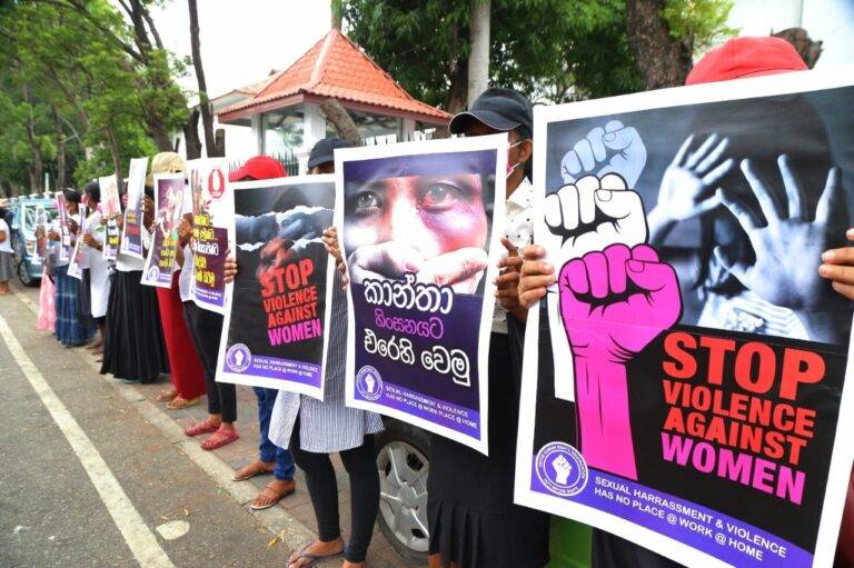 ළමයින්ගේ සහ කාන්තාවන්ගේ යුක්තිය වෙනුවෙන් නිහඬ විරෝධයක්! (PHOTOS)