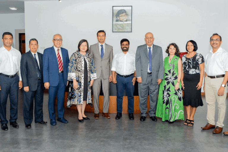 රටවල් හයක තානාපතිවරුන් ජවිපෙ මූලස්ථානයේදී අනුරව හමුවෙයි