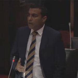 (VIDEO):කථානායකතුමාගේත් අඩුපාඩු තියෙනවා – කලකට පසු පාර්ලිමේන්තුවේ ආණ්ඩු පක්ෂයෙන් මධ්‍යස්ථ කතාවක්!