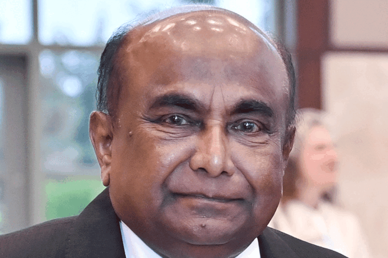 කථානායක මහින්ද යාපා විශ්වාසභංග ජයග්‍රහණය කවියෙන්ම සමරයි. ජනතාවගෙනුත් හොඳටම ප්‍රතිචාර !