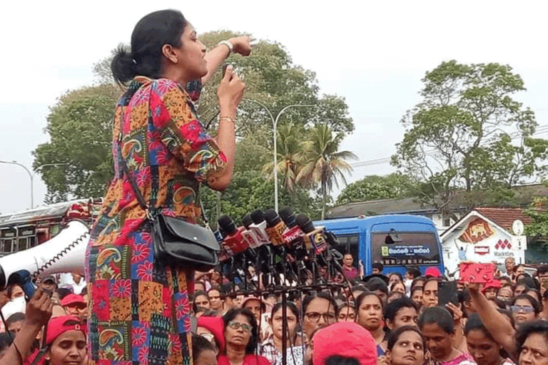 වැඩි දවසක් දුක් විඳින්න වෙන්නෙ නෑ. තව පෝය අටකින් ගැහැණු හැමෝගෙම ඔළුවෙ ඔටුන්නක් – NPP කොට්ටච්චි