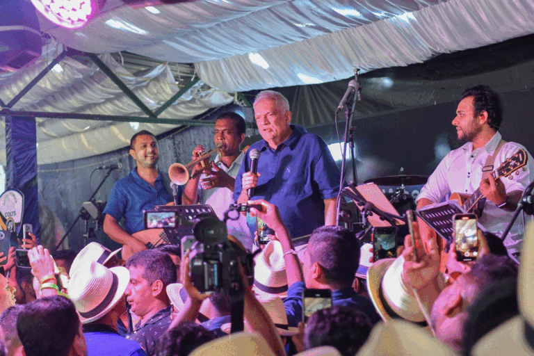 බිව්වා නේද වදකහ සුදිය : රනිල් ජනාධිපතිවරණ කැම්පේන් එක පටන් ගත්තේ අද නෙවෙයි ඊයේ …