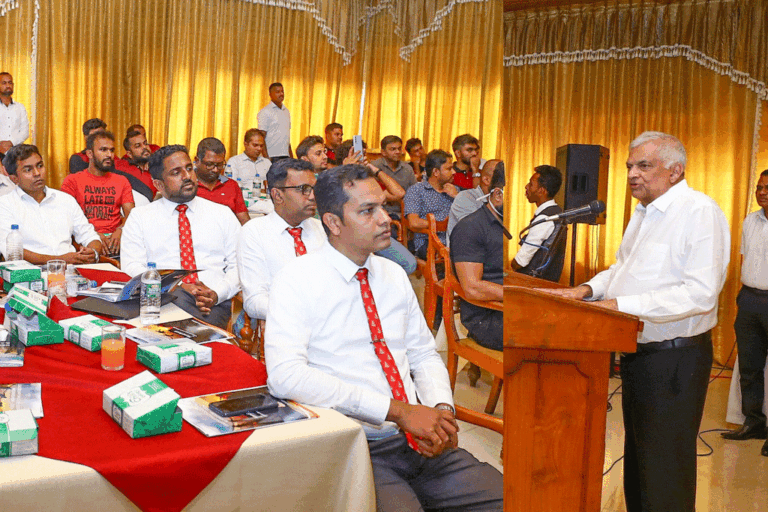 ජනපති රනිල් හදිසි ඇරයුමකින් රජයේ වෛද්‍ය නිලධාරීන්ගේ සංගමය හමුවෙයි