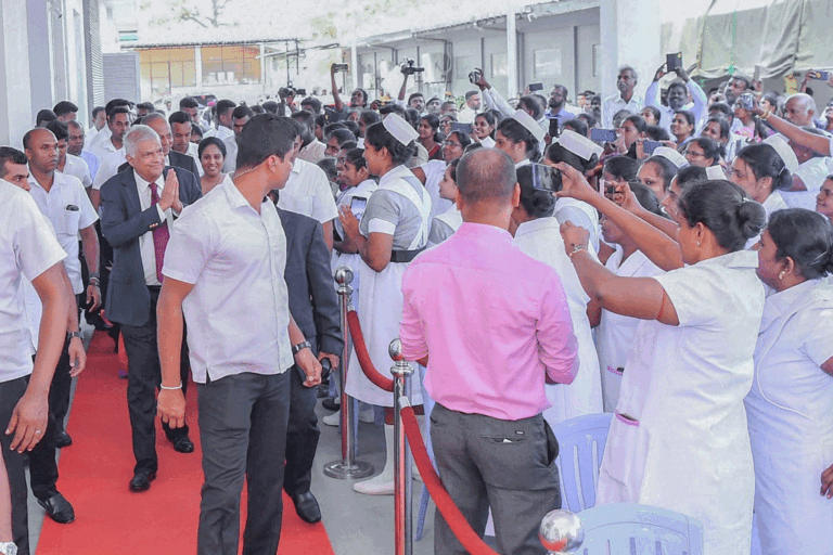 පුහුණු වෛද්‍යවරුන් සහ හෙදියන් සියයට 30 – 40 අතර ප්‍රමාණයක් රට හැර යනවා. මෙය බරපතළ තත්වයක් – ජනපති