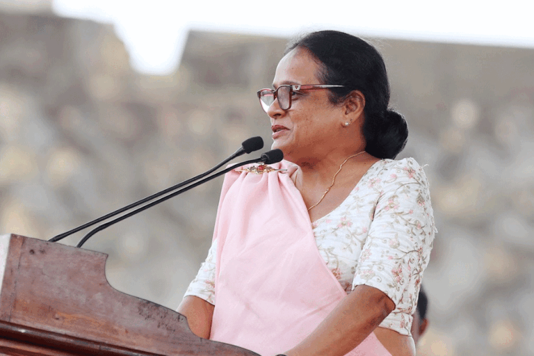 එදා ගෝඨාභය හිටගෙන කියපු දේවල් දැන් අනුර දුවදුවා කියනවා. ගැහැණු එක මිටට රැවටුණොත් පරණ පරිප්පුවම තමා – රෝහිණී