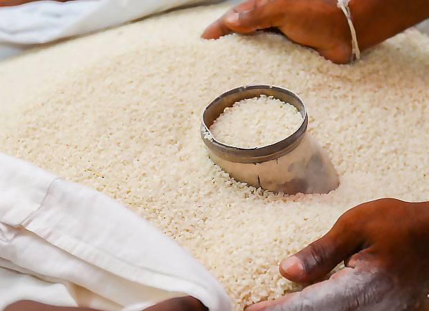 පවුල් මිලියන 2.74කට මසකට නාඩු සහල් මල්ලක්!