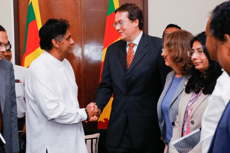 විපක්ෂ නායක සජිත් සහ IMF නියෝජිතයන් අතර හමුවක්. රටේ බරපතළ ගැටලු රැසක් කෙරෙහි අවධානය