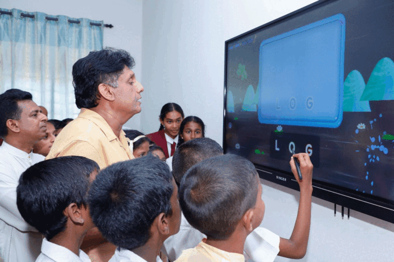 සජිත්ගේ “සක්වල” 126 වැනි ස්මාර්ට් පන්ති කාමරය අකුරැස්ස අතුරලිය විද්‍යාලයට