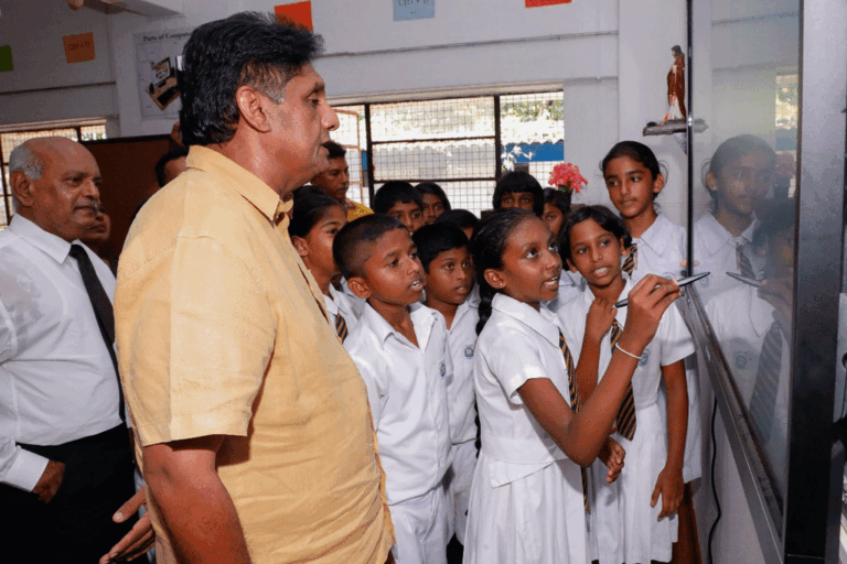 මේ ආණ්ඩුවට කිසිම සංවේදනයක් නෑ. ජාත්‍යන්තර පාරිභෝගික දිනයේත් රටේ ජනතාව හාමතේ – සජිත්