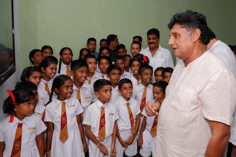 සජබ රජයක් යටතේ වර්ගීකරණයකින් තොරව සෑම පාසල් දරුවෙකුටම දිවා ආහාරය දෙනවා – සජිත් (VIDEO)