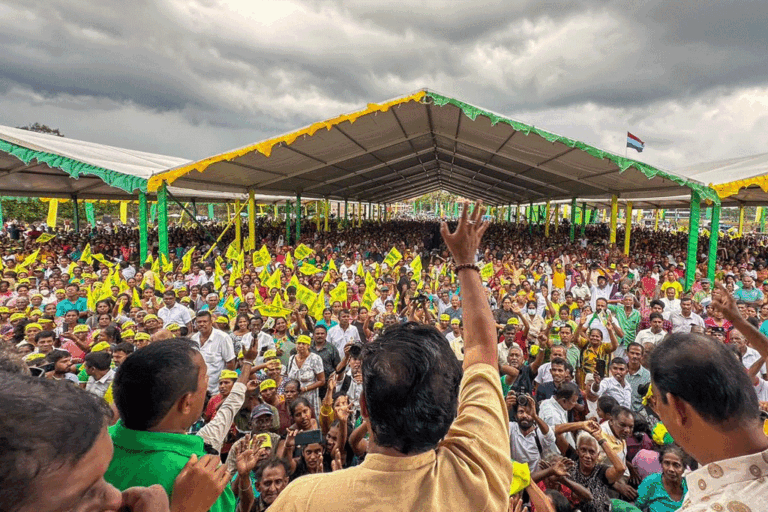 ගාල්ලේ සමගි වනිතා සමුළුවට දැවැන්ත කාන්තා සභාගීත්වයක් (LIVE)