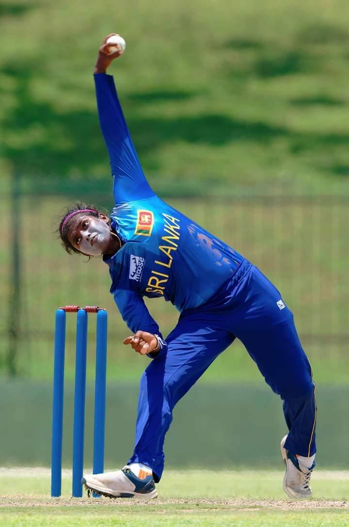 ජාතික කණ්ඩායම වෙනුවෙන් තරග කළ පළමු තරගයේදීම ගිමිහානි වීරවරිය වෙයි