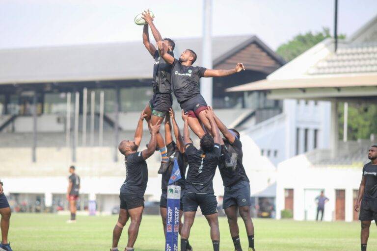 ලංකාවේ කොල්ලනේ! වැඩිපුර ගස්වල තම නම කොටා ගනිල්ලා