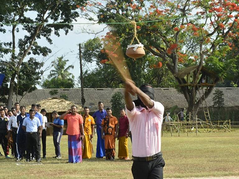 “වාසනා මුට්ටිය බිඳීම සහ සගයට කිරි කැවීම” ලෙස ජන ක්‍රීඩා දෙකක නම් වෙනස් වූ හැටි!