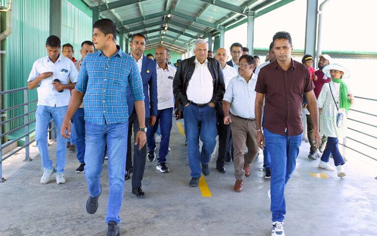 අඹේවෙල කිරි ගොවිපොළට ගිය ජනපති!