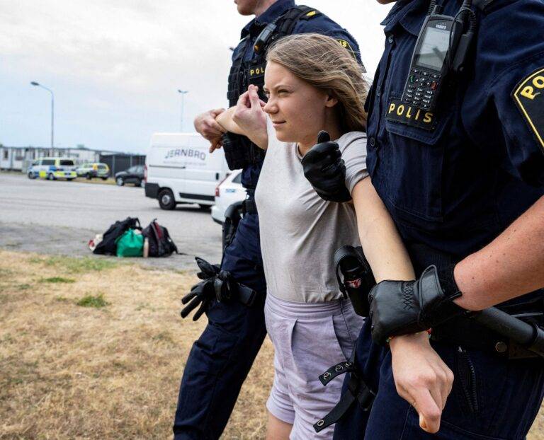 Greta Thunberg පොලිස් අත්අඩංගුවට!