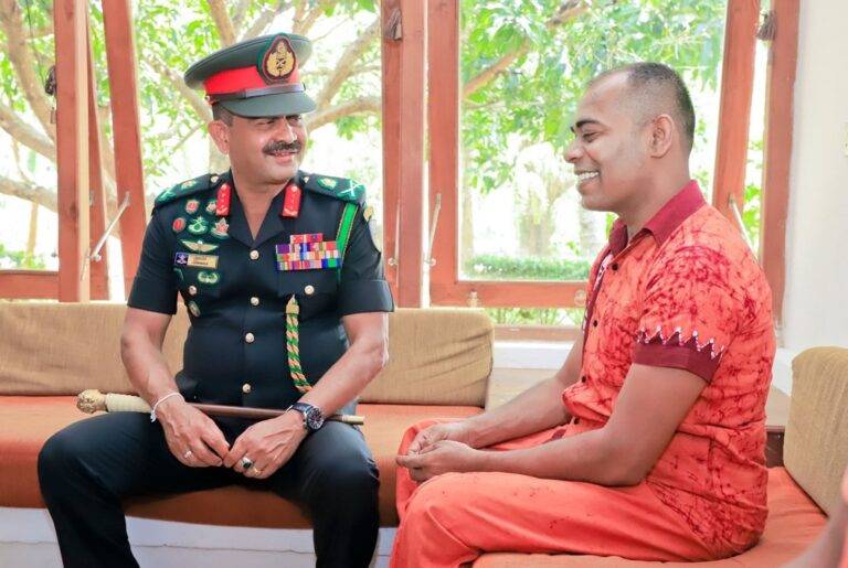 රණවිරුවන්ගේ සුවදුක් විමසූ හමුදාපති!