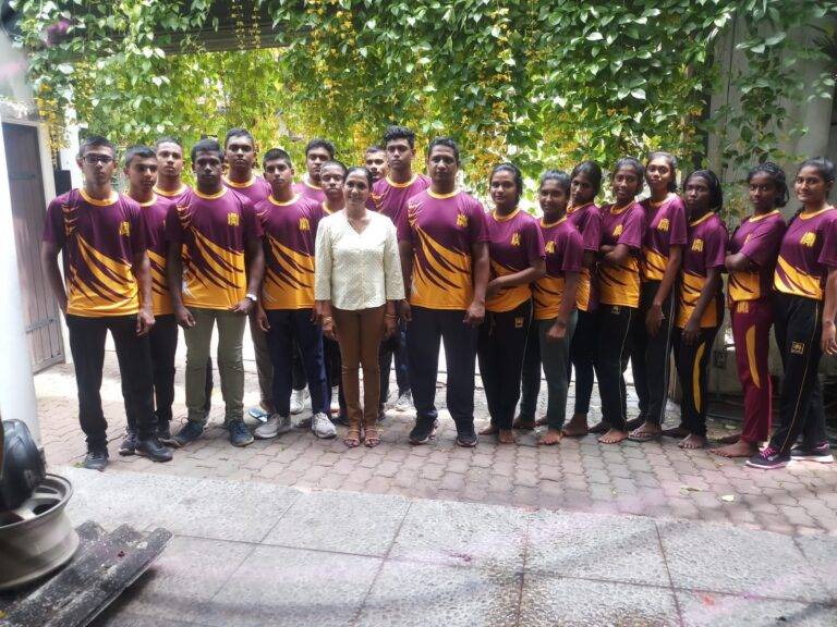 ශ්‍රීපාලිය ආරම්භයේදීම මුෂ්ටි කවයට හොඳ පිම්මක් පනියි