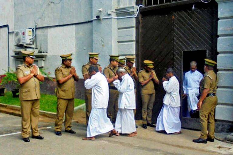 අවුරුද්දට නිදහස ලබා ගෙදර යන රැදවියෝ!