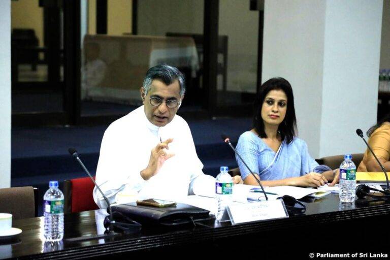 බී ළුණු, අර්තාපල් ආනයනයෙන් අයුතු ලාභ ලබලා – පා.කාරක සභාවේදී පාරිභෝගිකයා සූරා කෑ හැටි ගැන තොරතුරු රැසක් හෙළිවෙයි!