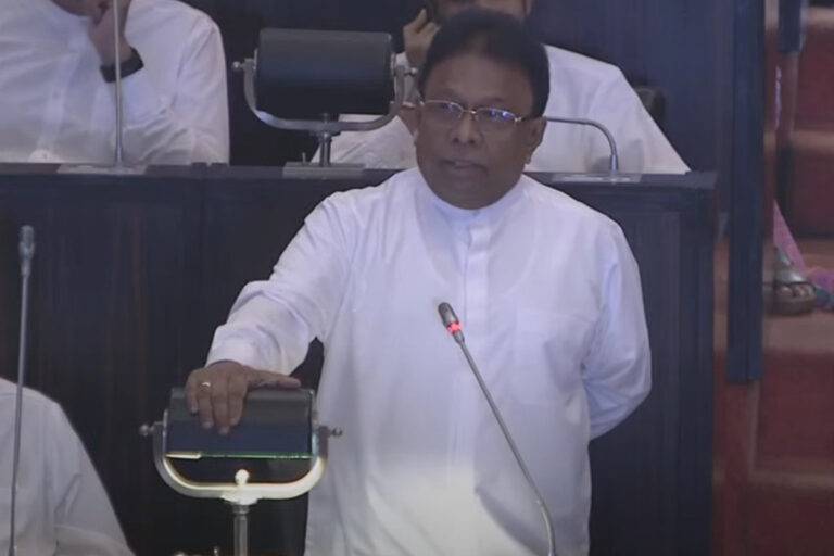 අහිංසක දුගී පාසල් දරුවන් වෙනුවෙන් ඩලස් අලහපෙරුම කළ ආයාචනයට අධ්‍යාපන ඇමතිගෙන් යහපත් ප්‍රතිචාර (VIDEO)