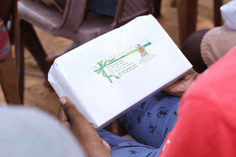 සිංහල දෙමළ අලුත් අවුරුද්ද වෙනුවෙන් ළමා සංවර්ධන මධ්‍යස්ථානවල දරුවන්ට ජනපතිගෙන් අවුරුදු තෑගි පාර්සල්