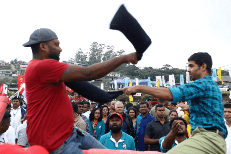 ජනපති රනිල් හරීන් සමග මීපිලිමානේ සිංහල දෙමළ අලුත් අවුරුදු උත්සවයට එක් වෙයි. විමල්ගේ මන්ත්‍රීත් වේදිකාවේ