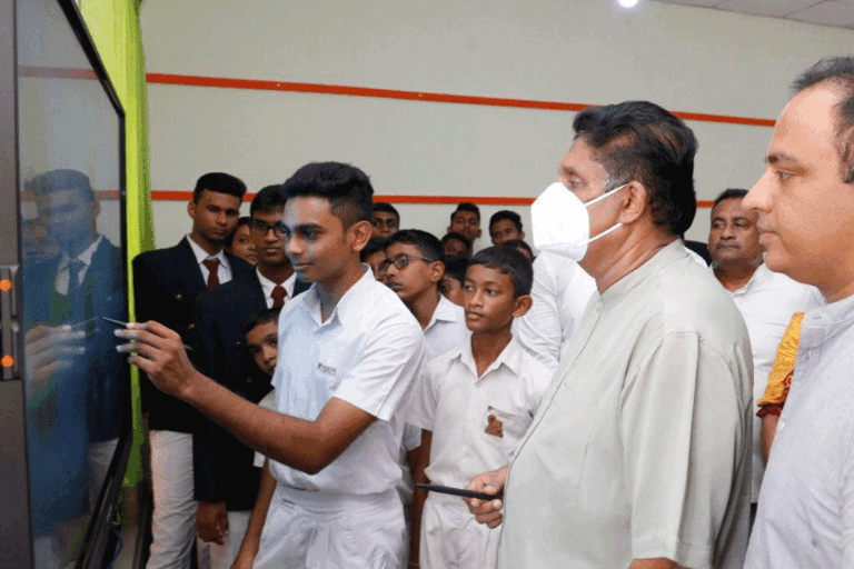 විපක්ෂ නායක සජිත්ගේ “සක්වල” ස්මාර්ට් පන්ති කාමර පරිත්‍යාගය ලක්ෂ 1800 ඉක්මවයි !