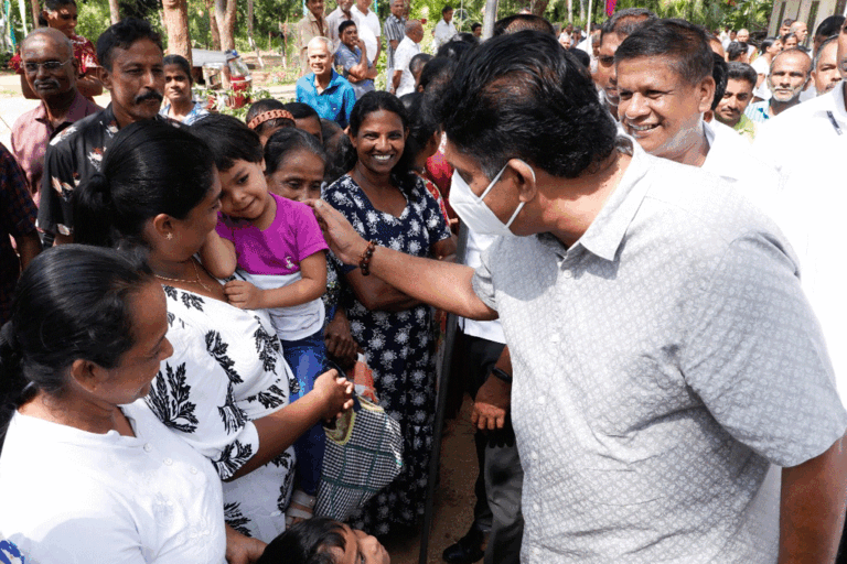 ආර්ථික විශේෂඥ සහෝදරවරු පැනයන්නේ ඇයි ? ලිපි හුවමාරු විජ්ජා ඕනෙ නෑ, මැයි මාසයේ විවාද දෙකටම අපි සූදානම් – සජිත් (VIDEO)