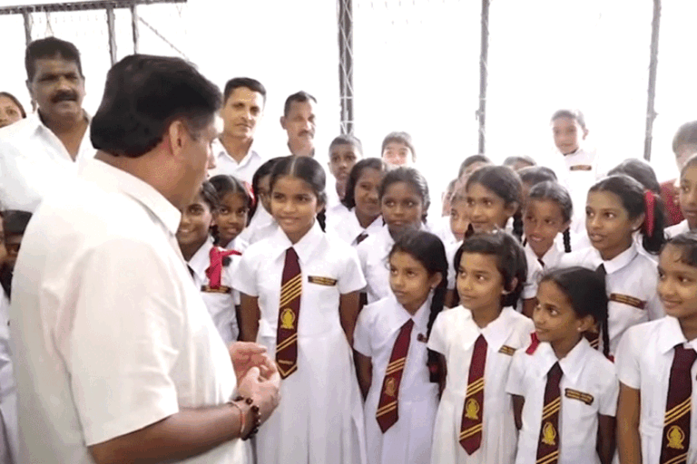 අපි මීළඟ අවුරුද්ද සැමරිය යුත්තේ සැමට සෞභාග්‍ය උදාකරවන රටක සිටයි – විපක්ෂ නායක සජිත් (VIDEO)
