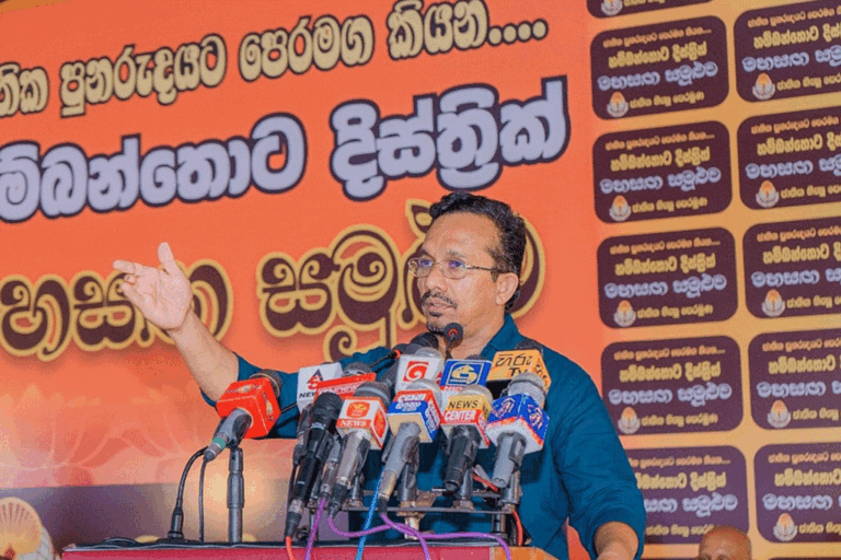 ලංකාව ලෝක සිතියමට දිව්‍ය ලෝකයෙන් වැටුණු කෑල්ලක්. මොනවද මේකෙ නැත්තෙ ? – හඳුන්නෙත්ති