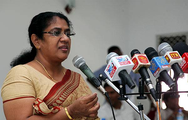 කලකට පසු තලතා:නිහඬතාව බිඳිමින් කරළියට – SJB /UNP එකතුවක් ගැනත් කියයි!