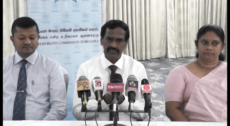ආබාධිත ප්‍රජාව සමබන්ධයෙන් නීති තිබුණත් ක්‍රියාත්මක වන්නේ අල්ප වශයෙන් යැයි ශ්‍රී ලංකා මානව හිමිකම් කොමිෂන් සභාව පවසයි.