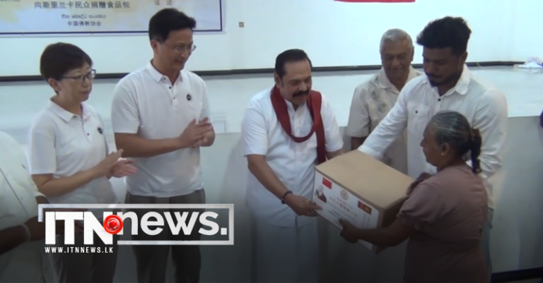 හිටපු ජනපති වියළි ආහාර බෙදයි !