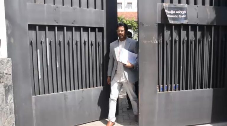 අක්කර 22ක ඉඩම් මංකොල්ලයක් මන්ත්‍රී වසන්ත යාපාගෙන් අල්ලස් කොමිසමට පැමිණිල්ලක්