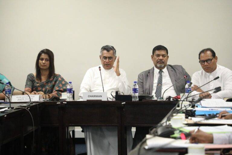 ආහාර දීමේ වැඩසටහනෙන් පසු දරුවන්ගේ පාසල් පැමිණීම වැඩි වෙලා!