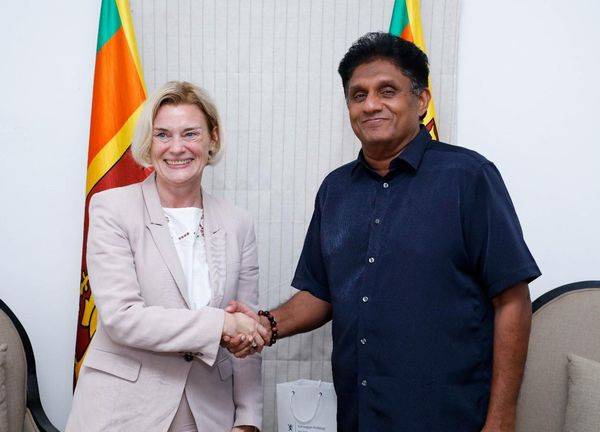නෝර්වේ තානාපතිනිය හා විපක්ෂ නායක හාඅතර හමුවක්!