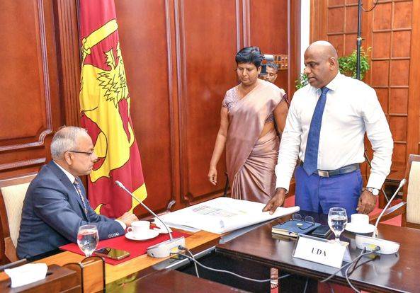 පිටකොටුව නාට්ටමින්වරුන්ට විද්‍යුත් අත් කරත්ත!