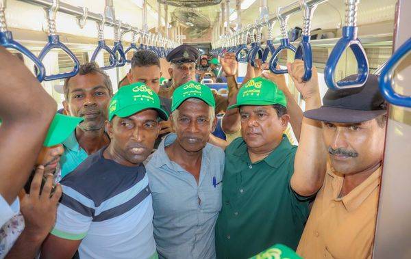 වජිර මැයි දිනේට කෝච්චියෙන් කොළඹට!